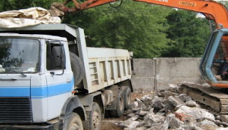 Вывоз строительного мусора с участка в Таганроге недорого от 1562 руб. | 2Землекопа-Тгн